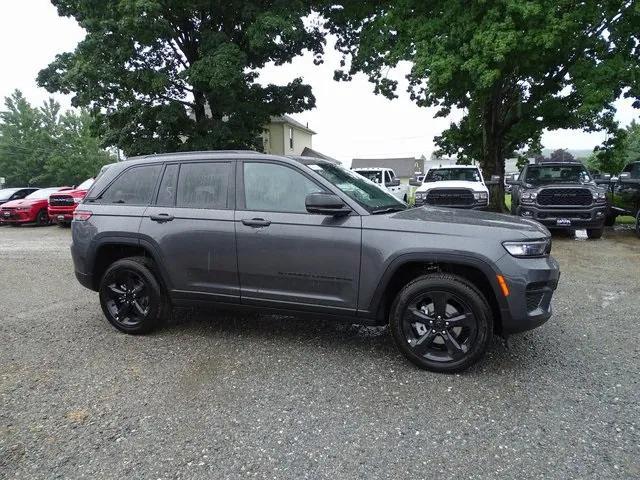 new 2024 Jeep Grand Cherokee car, priced at $42,447