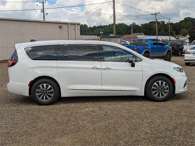 new 2023 Chrysler Pacifica Hybrid car, priced at $40,399