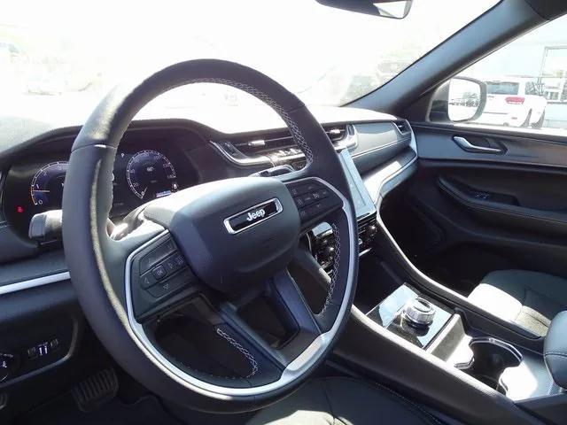 new 2025 Jeep Grand Cherokee car, priced at $37,227