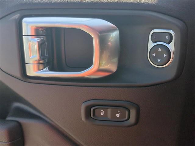 new 2025 Jeep Wrangler car, priced at $53,925