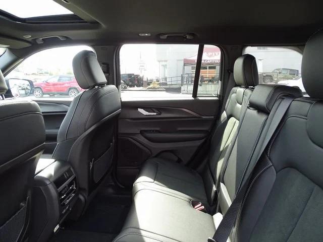 new 2025 Jeep Grand Cherokee car, priced at $46,125