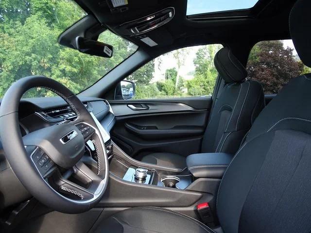 new 2025 Jeep Grand Cherokee car, priced at $39,749