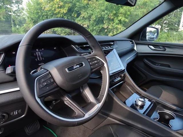 new 2025 Jeep Grand Cherokee car, priced at $39,749