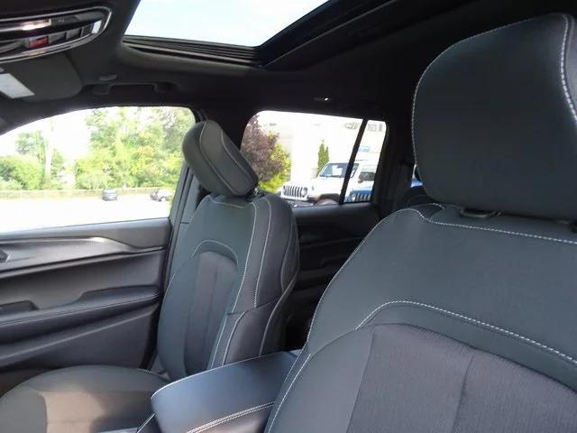 new 2025 Jeep Grand Cherokee car, priced at $39,749