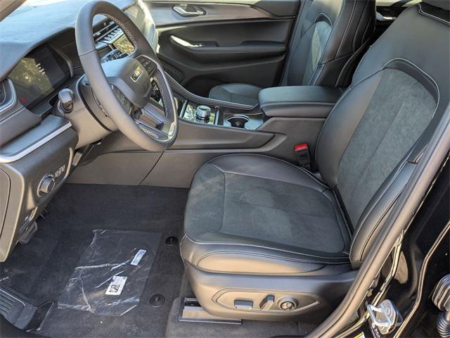 new 2025 Jeep Grand Cherokee car, priced at $44,897