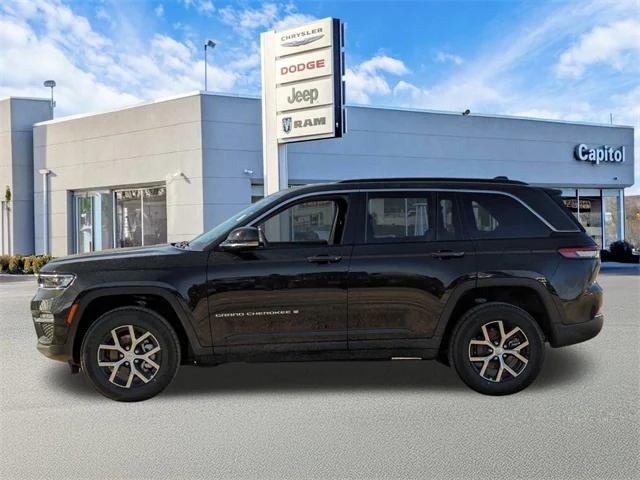 new 2024 Jeep Grand Cherokee car, priced at $43,999