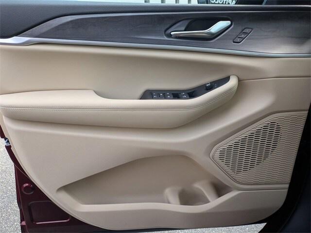 new 2025 Jeep Grand Cherokee car, priced at $42,847