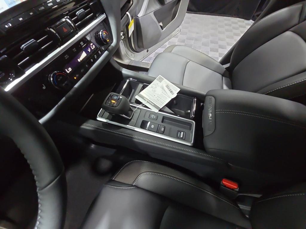 new 2025 Nissan Pathfinder car, priced at $35,172