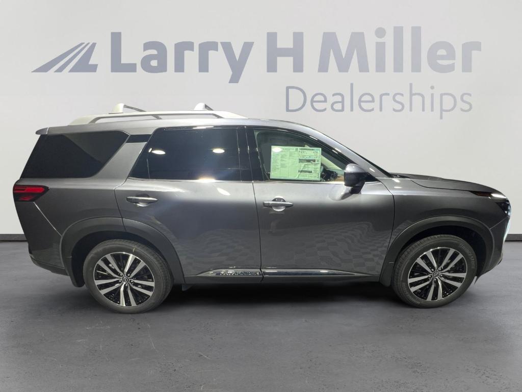 new 2025 Nissan Pathfinder car, priced at $42,197