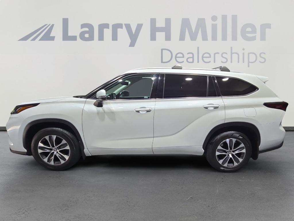 used 2022 Toyota Highlander car, priced at $33,988