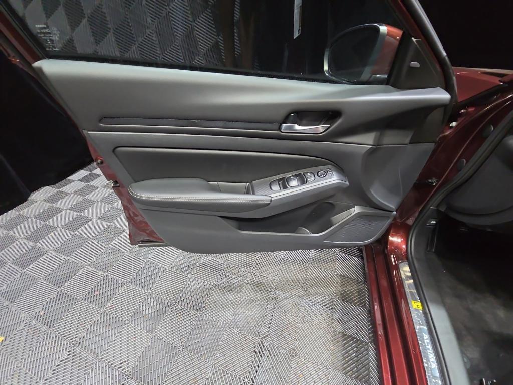 new 2025 Nissan Altima car, priced at $27,525