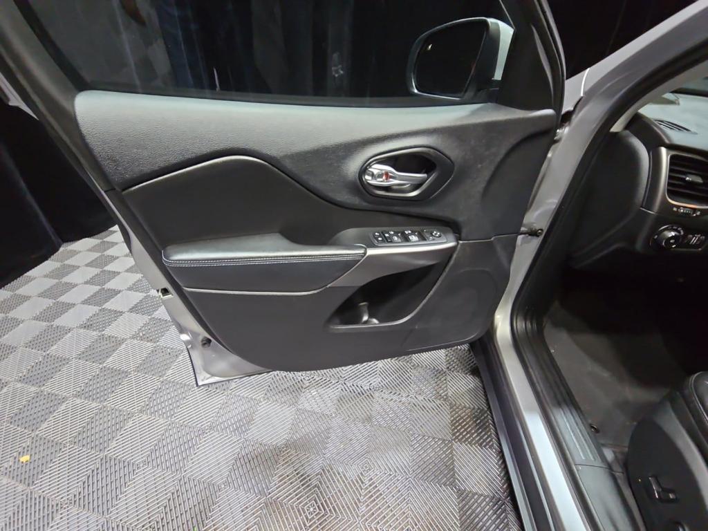 used 2019 Jeep Cherokee car, priced at $11,995