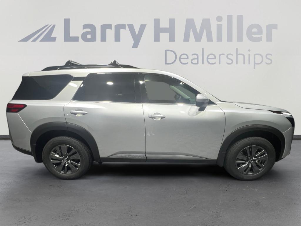 new 2025 Nissan Pathfinder car, priced at $32,587