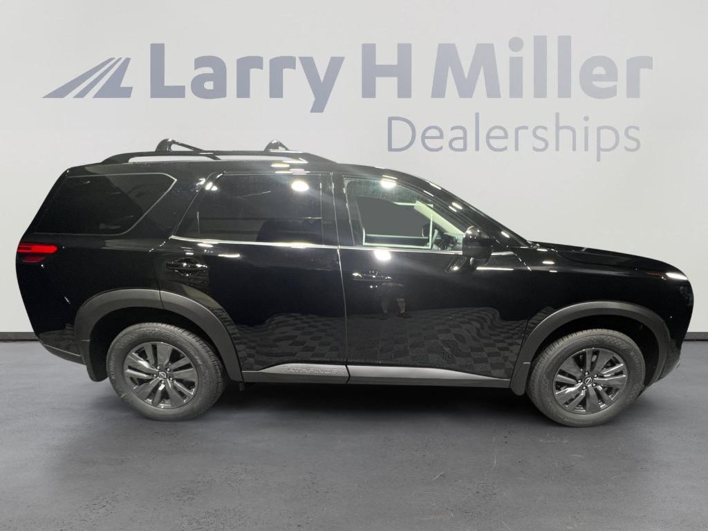 new 2025 Nissan Pathfinder car, priced at $32,577