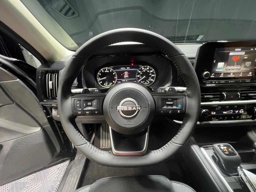 new 2025 Nissan Pathfinder car, priced at $32,577