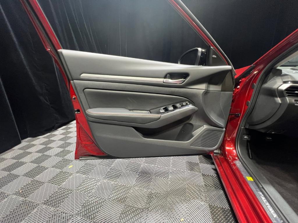 new 2025 Nissan Altima car, priced at $31,081