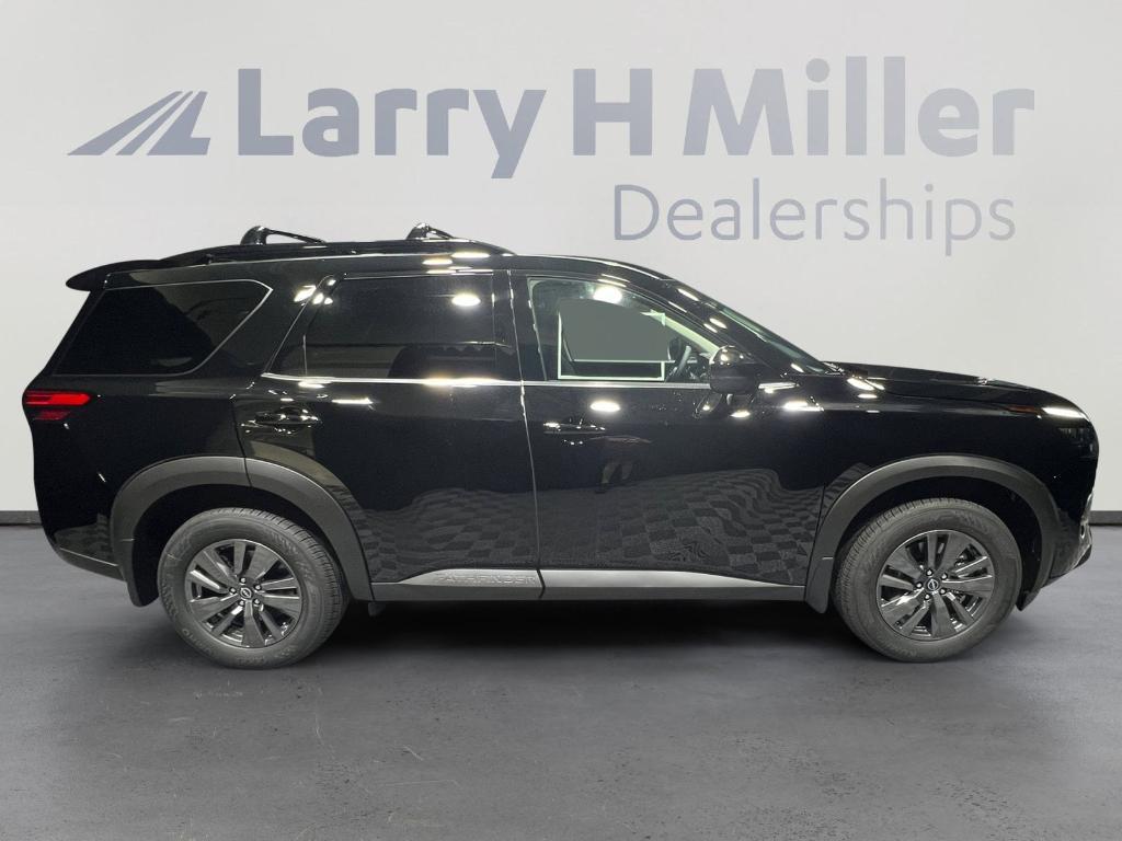 new 2025 Nissan Pathfinder car, priced at $32,577