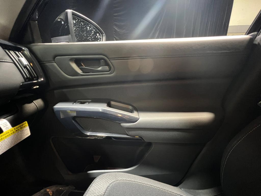 new 2025 Nissan Pathfinder car, priced at $32,577