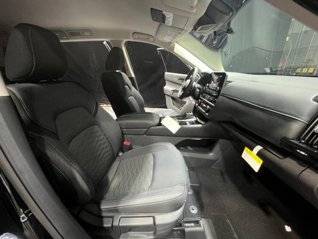 new 2025 Nissan Pathfinder car, priced at $32,577