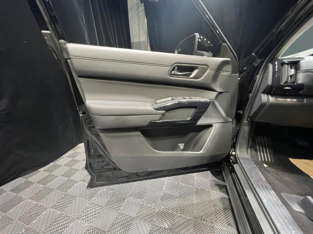 new 2025 Nissan Pathfinder car, priced at $32,577