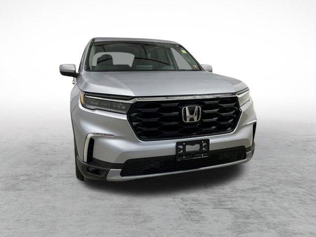 new 2025 Honda Pilot car, priced at $46,695