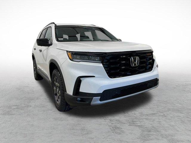 new 2025 Honda Pilot car, priced at $51,250