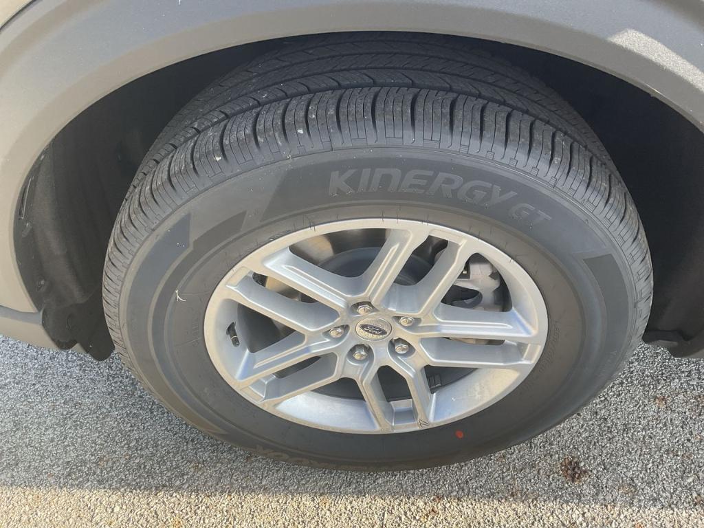 new 2025 Ford Explorer car, priced at $44,305