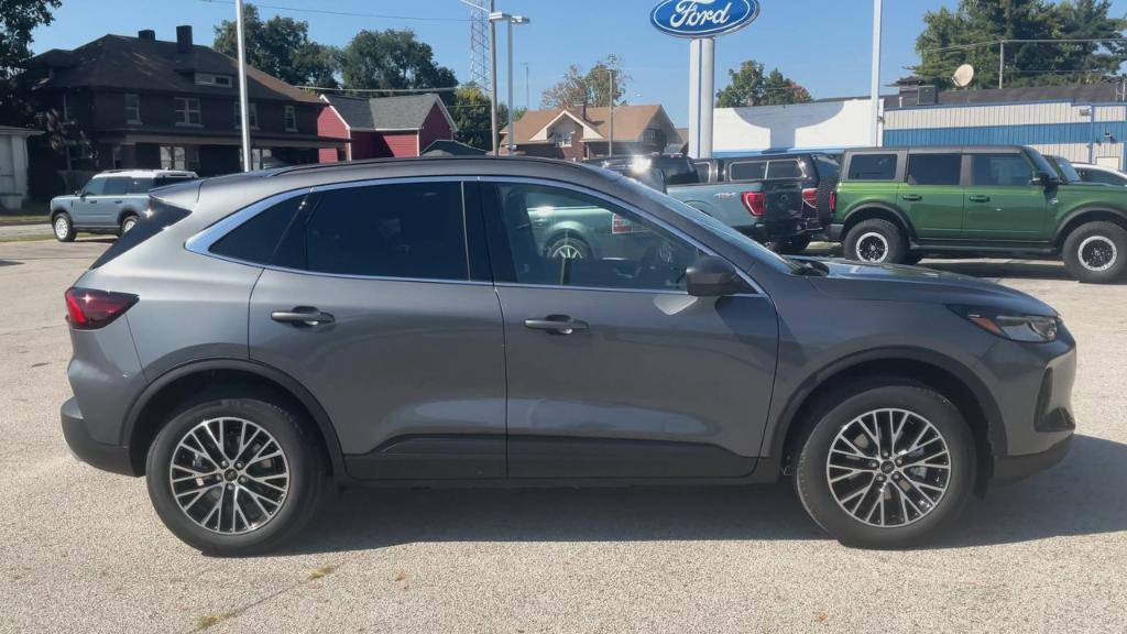new 2025 Ford Escape car, priced at $38,895