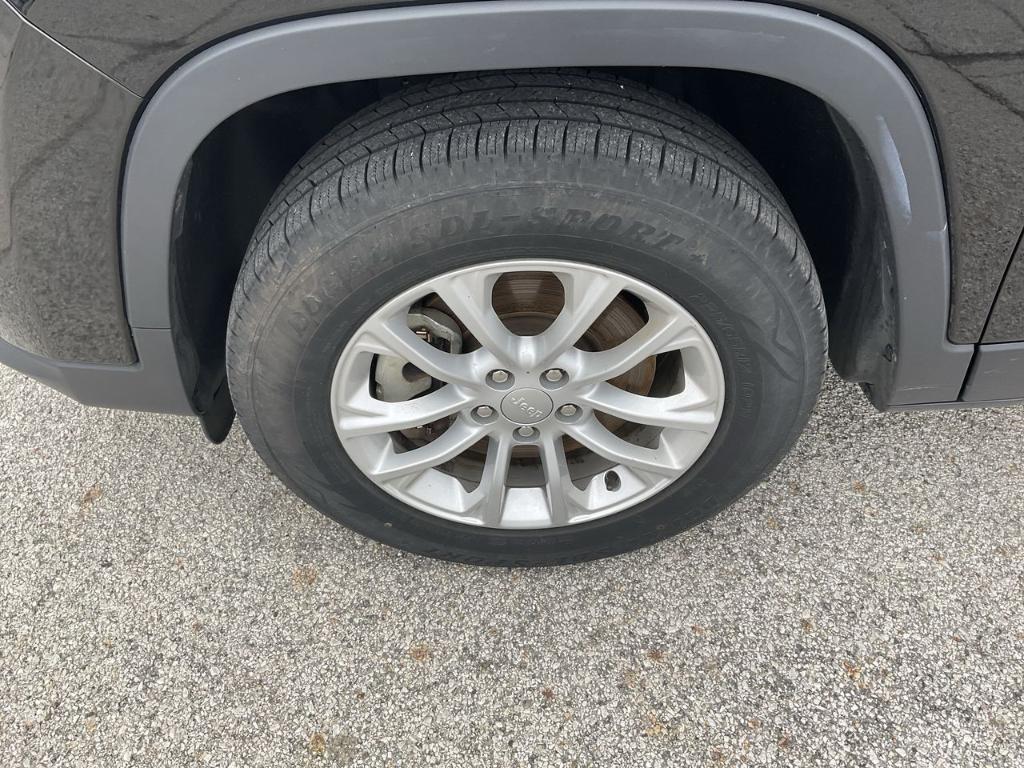 used 2021 Jeep Cherokee car, priced at $16,987