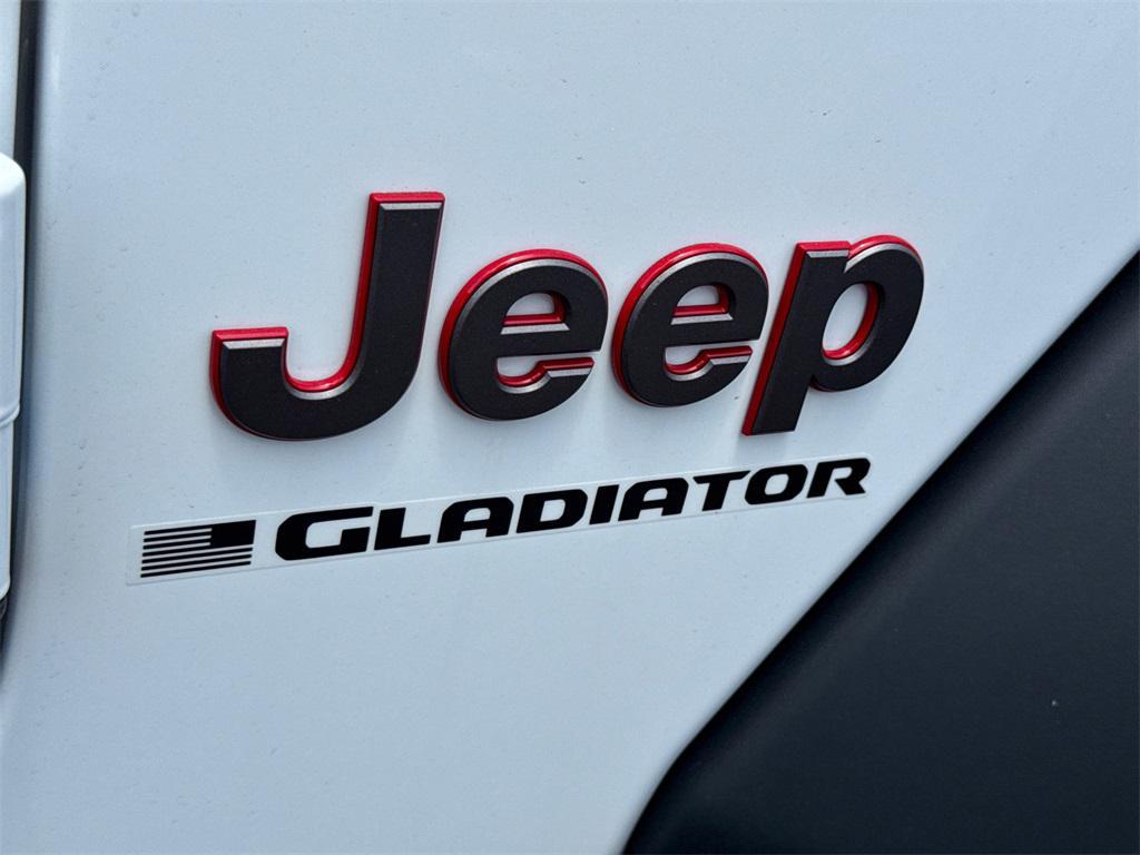 new 2025 Jeep Gladiator car, priced at $47,425