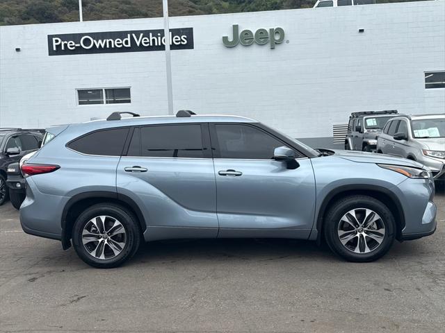 used 2021 Toyota Highlander car, priced at $32,432