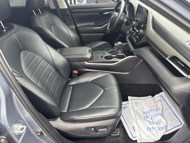 used 2021 Toyota Highlander car, priced at $32,432