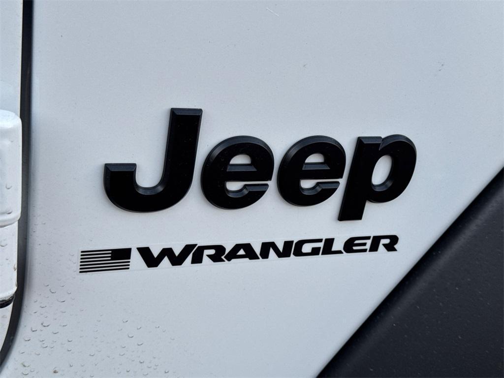 new 2025 Jeep Wrangler car, priced at $39,425