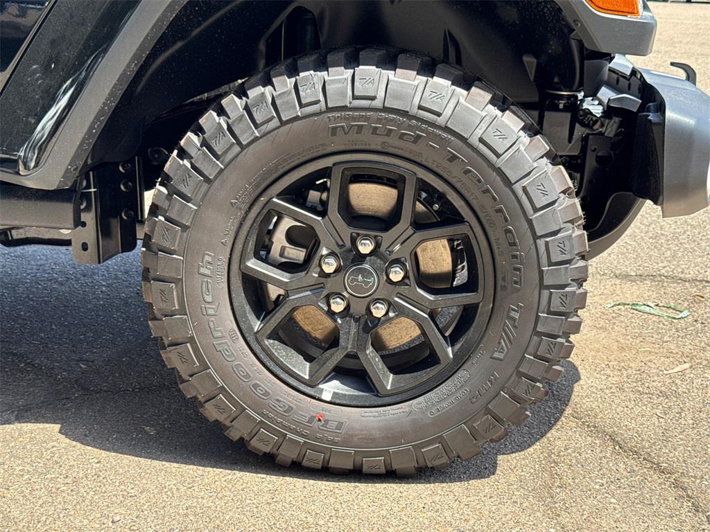 new 2025 Jeep Gladiator car, priced at $43,425