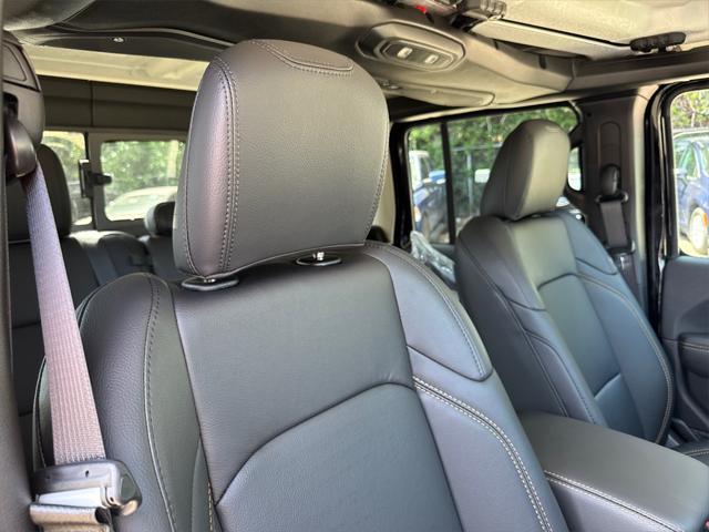 new 2025 Jeep Gladiator car, priced at $45,800