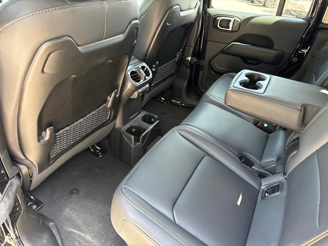new 2025 Jeep Gladiator car, priced at $45,800