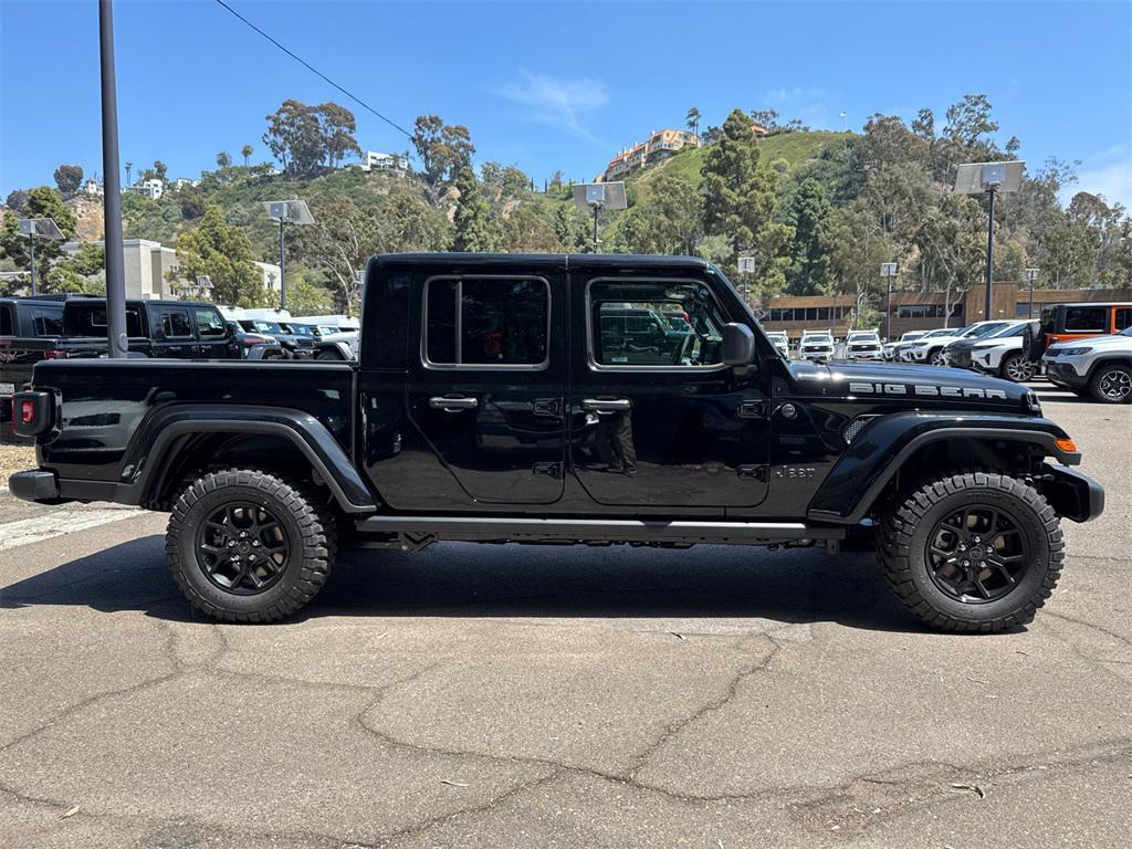 new 2025 Jeep Gladiator car, priced at $43,425