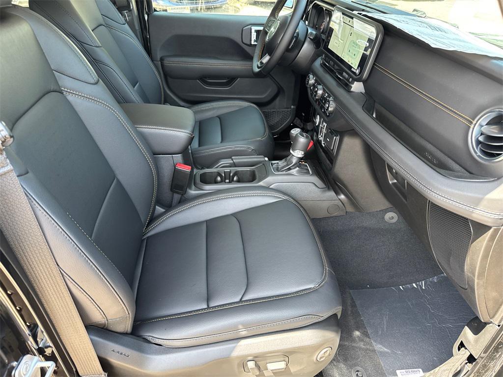 new 2025 Jeep Gladiator car, priced at $43,425