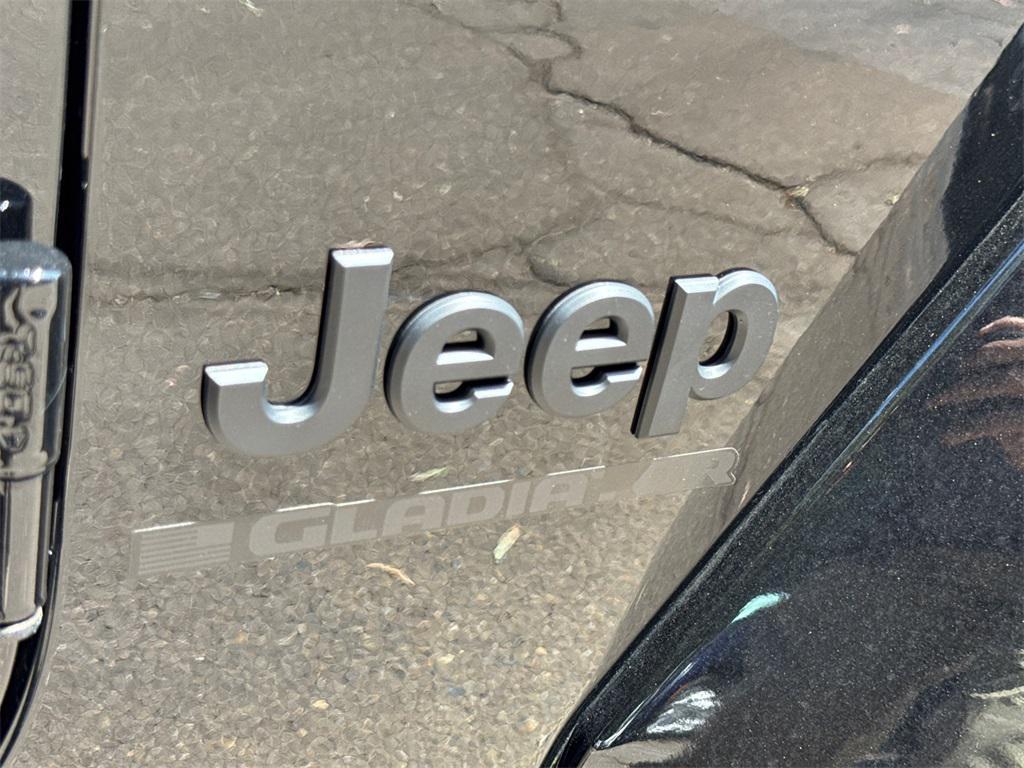 new 2025 Jeep Gladiator car, priced at $43,425