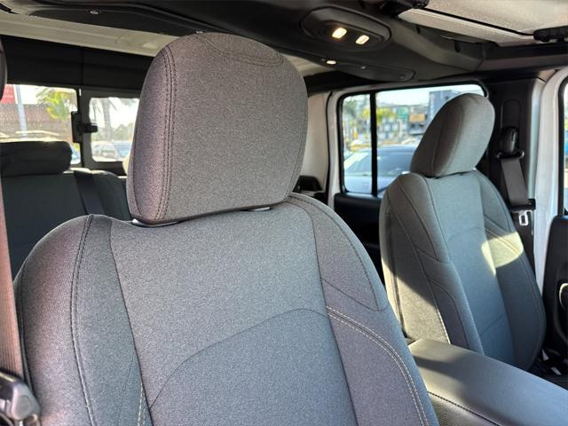new 2025 Jeep Gladiator car, priced at $41,925