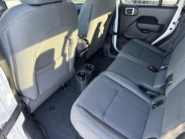 new 2025 Jeep Gladiator car, priced at $41,925
