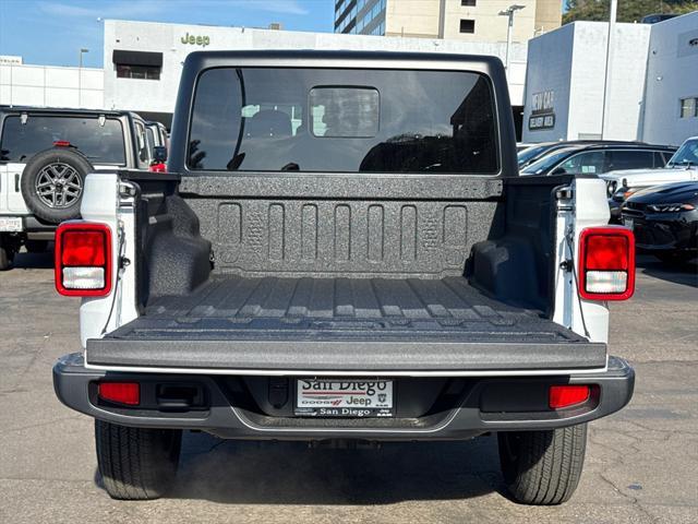 new 2025 Jeep Gladiator car, priced at $41,925