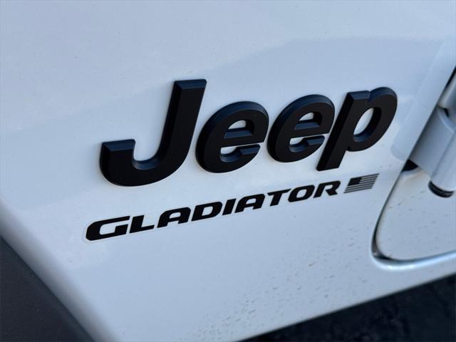 new 2025 Jeep Gladiator car, priced at $41,925