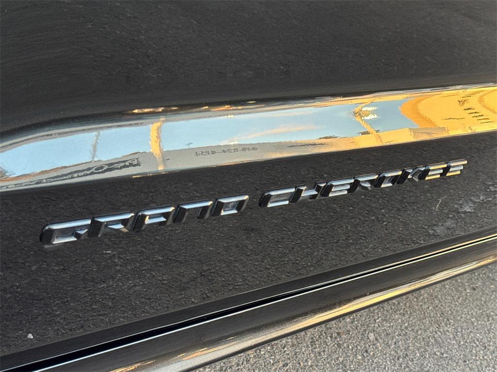 used 2015 Jeep Grand Cherokee car, priced at $14,881