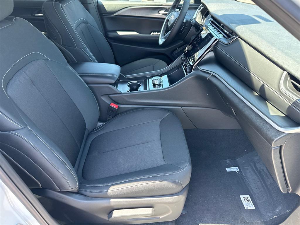 new 2025 Jeep Grand Cherokee L car, priced at $40,225