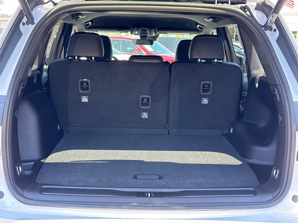 new 2025 Jeep Grand Cherokee car, priced at $43,925