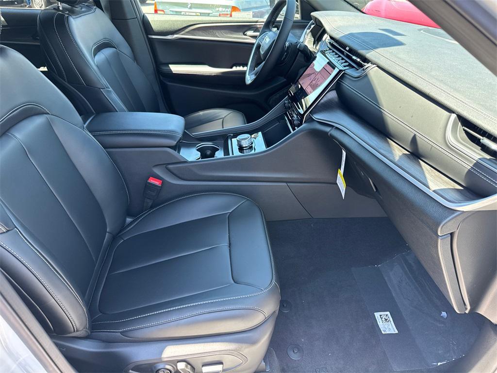 new 2025 Jeep Grand Cherokee car, priced at $43,925