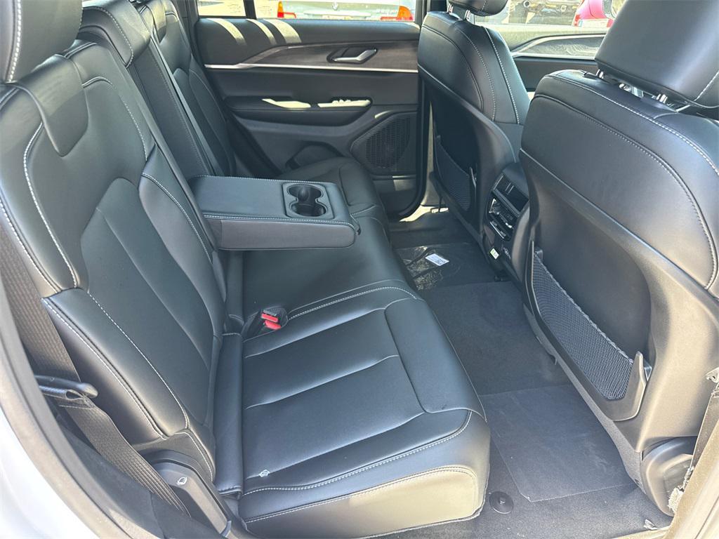 new 2025 Jeep Grand Cherokee car, priced at $43,925