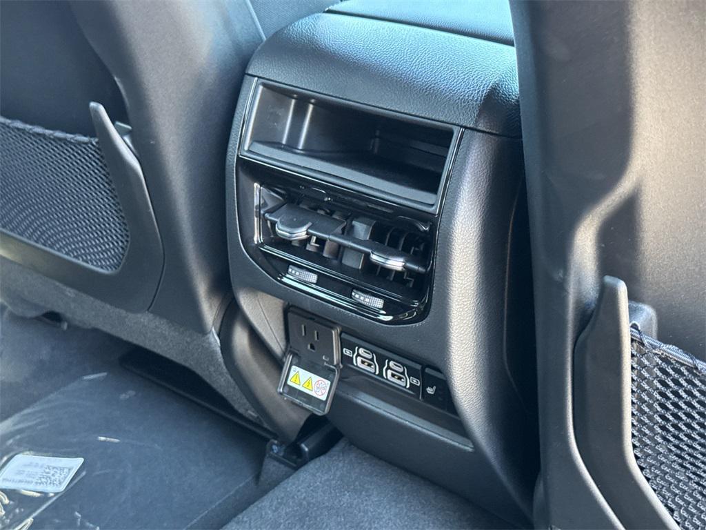 new 2025 Jeep Grand Cherokee car, priced at $43,925