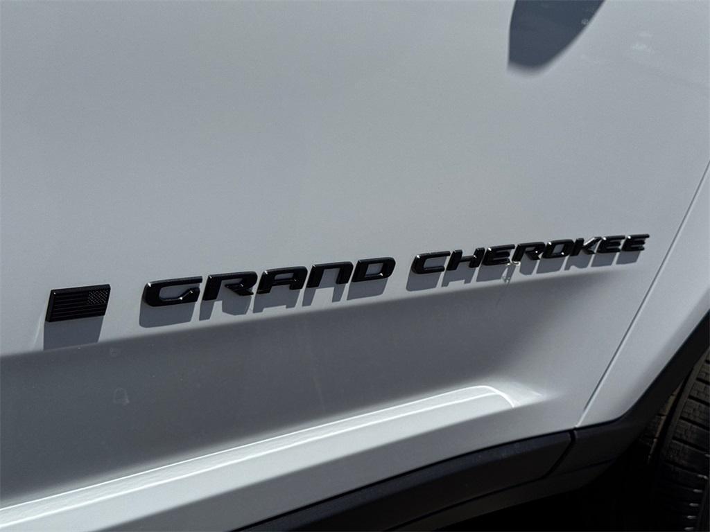 new 2025 Jeep Grand Cherokee car, priced at $43,925